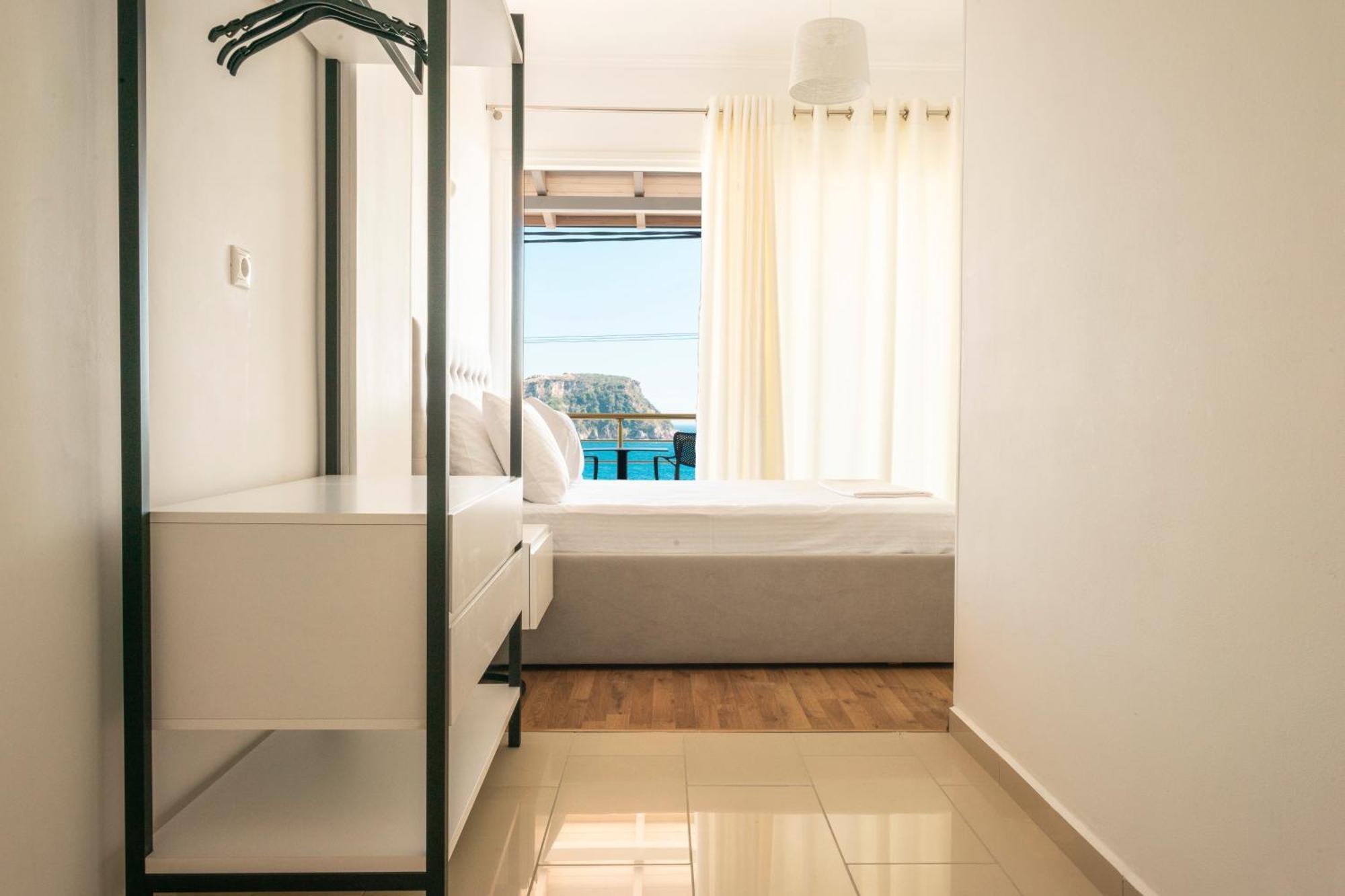 Ionio Rooms Himarë Eksteriør billede