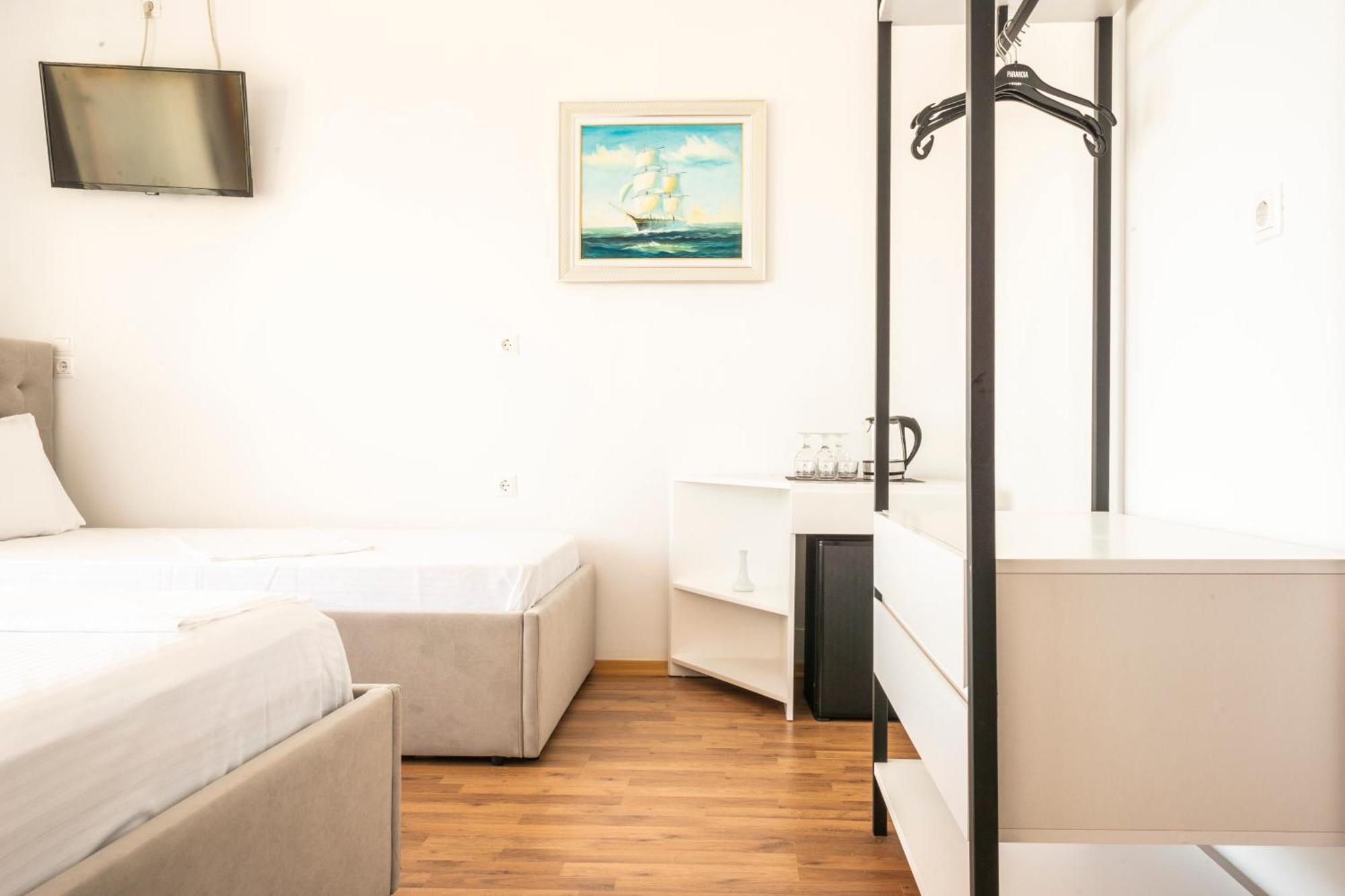 Ionio Rooms Himarë Eksteriør billede
