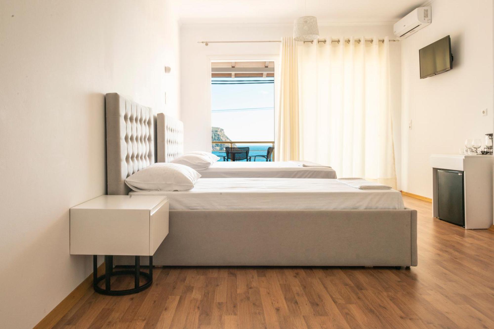 Ionio Rooms Himarë Eksteriør billede